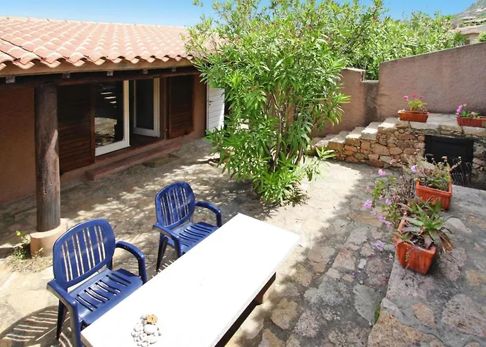 Terraced House In With Terrace Ferienhaus